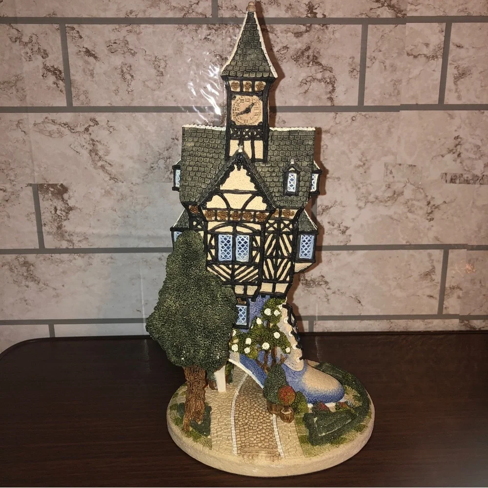 The shoemaker’s dream clocktower boot figurine‎ John Herbert 1990 John Hine
